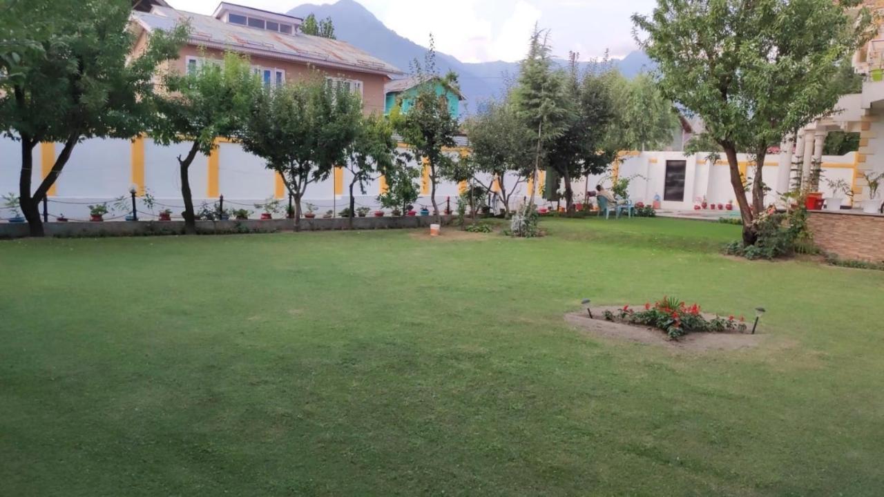 The Clover Inn Сринагар Экстерьер фото