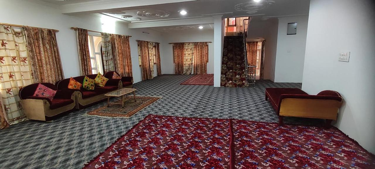 The Clover Inn Сринагар Экстерьер фото
