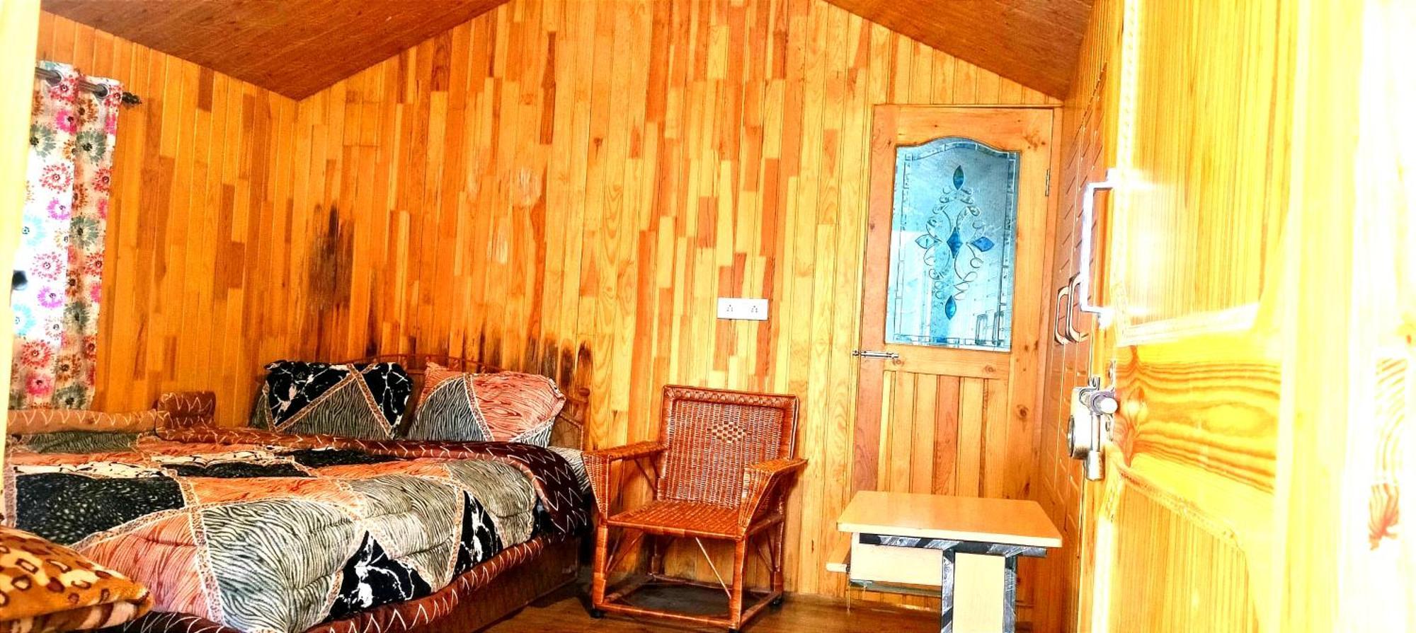 The Clover Inn Сринагар Экстерьер фото